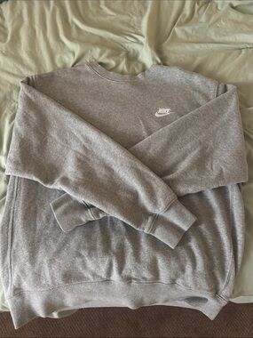 Nike Crewneck Sweatshirt in Heather Gray